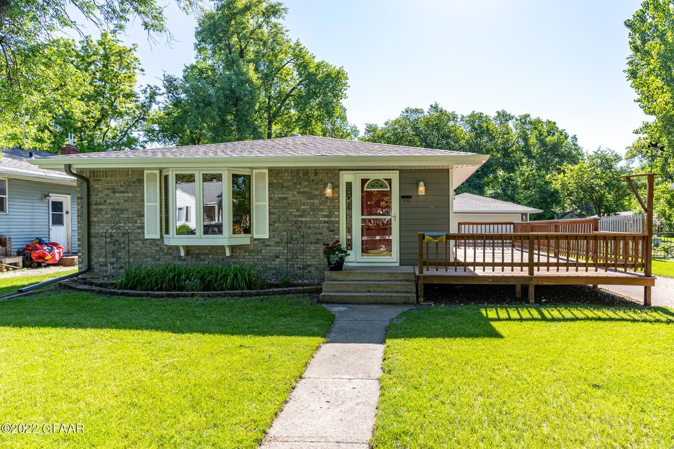 1115 S 9th St, Grand Forks, ND 58201 - photo 1