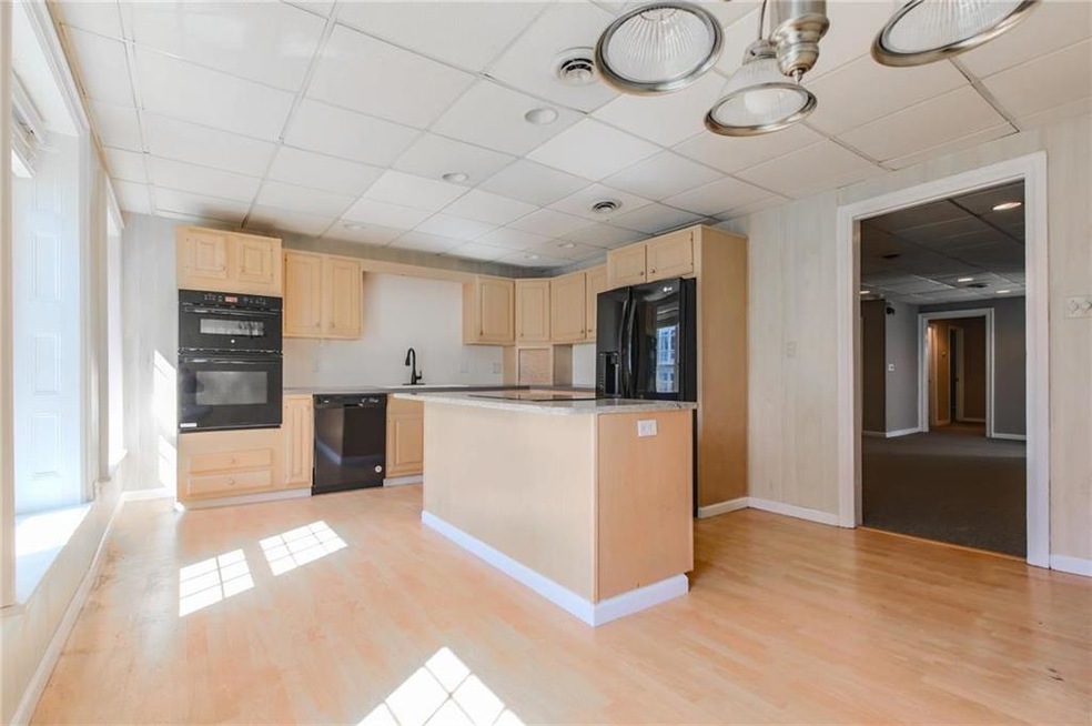 929 W Hamilton St unit 3, Allentown, PA 18101 - photo 1