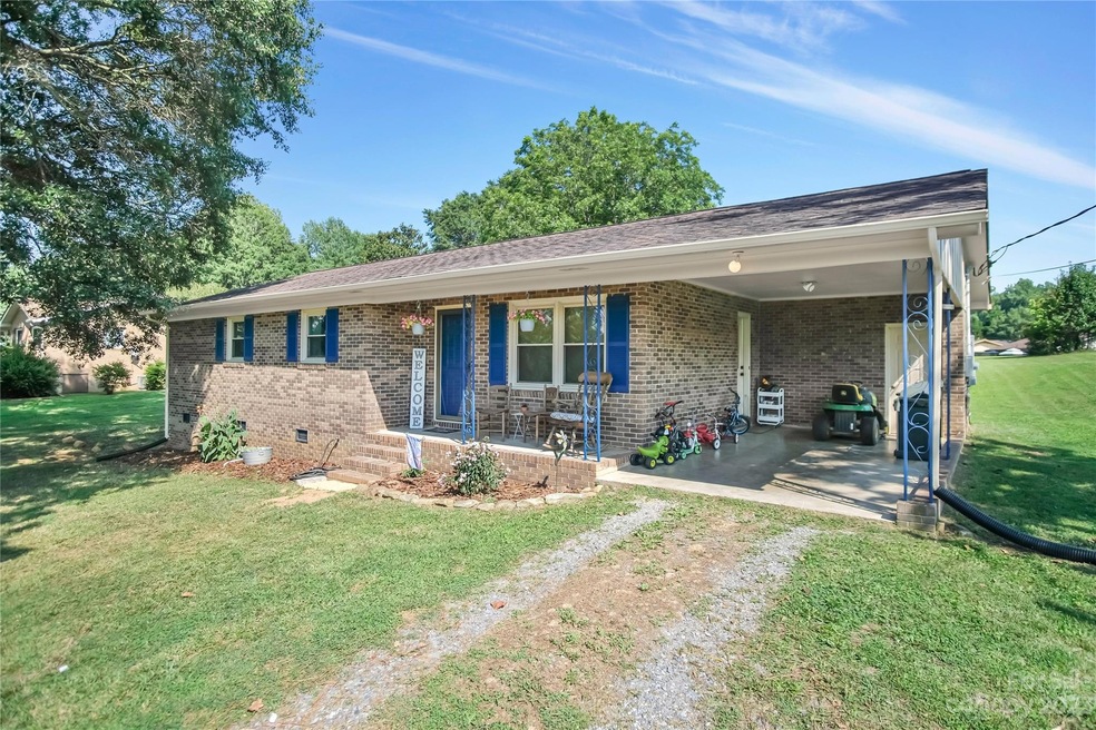 512 Goldwater St, Shelby, NC 28152 - photo 1