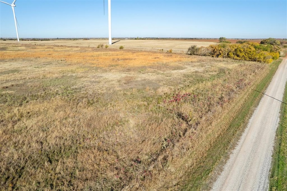View of yard with a view of countryside