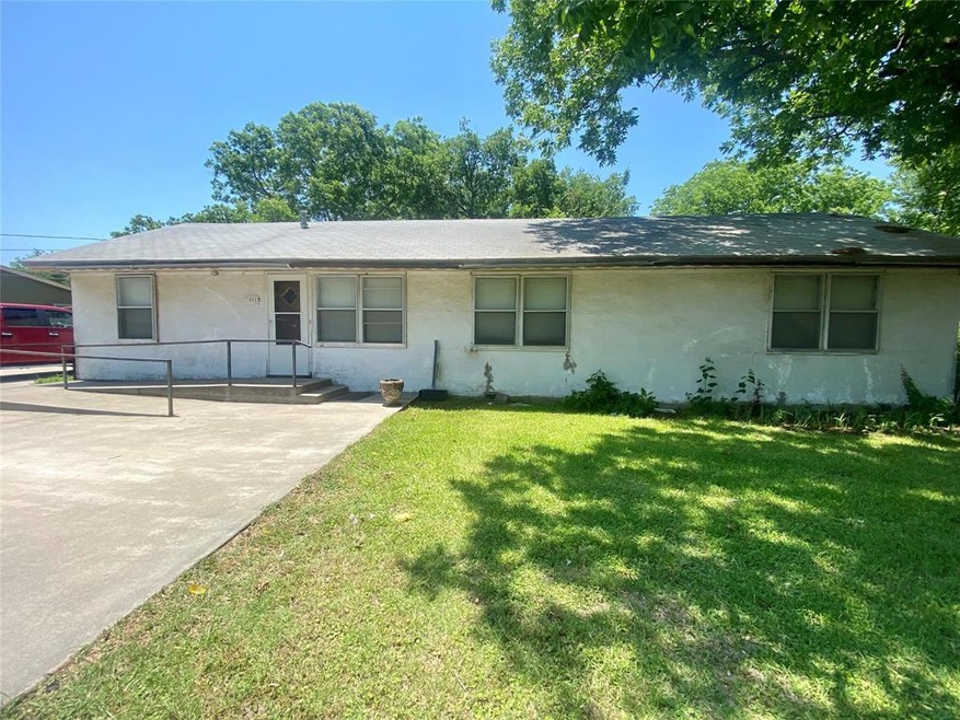 1119 S Grand Ave, Gainesville, TX 76240 - photo 1