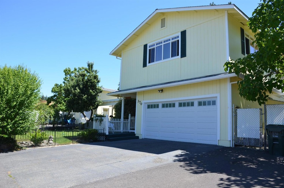 370 Grandview Ln, Grants Pass, OR 97527 - photo 1