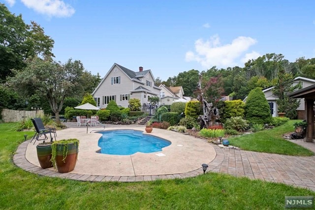 10 Oak St, Bloomingdale, NJ 07403 - photo 1