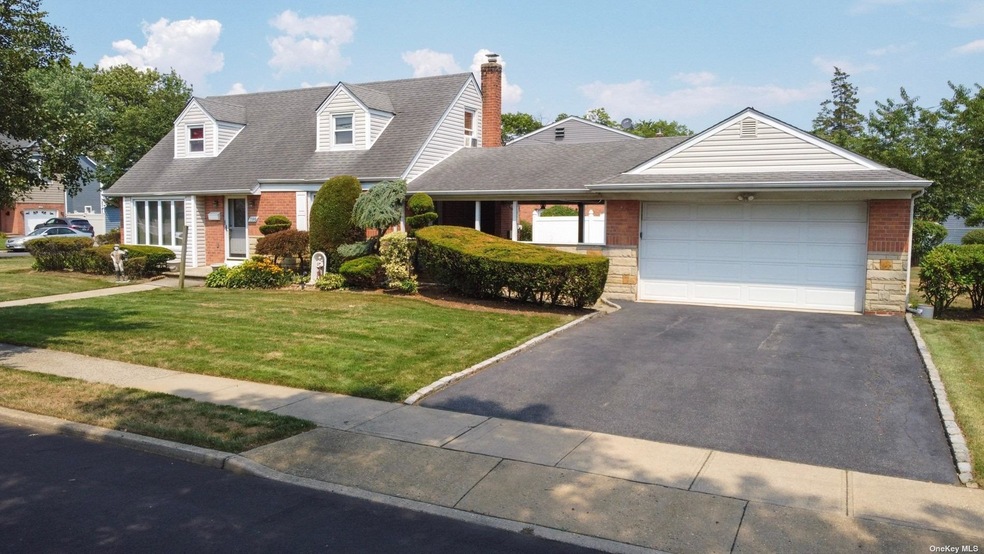 799 Chestnut St, Franklin Square, NY 11010 - photo 1