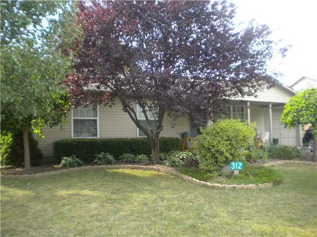 312 Meadow Dr, Circleville, OH 43113 - photo 1