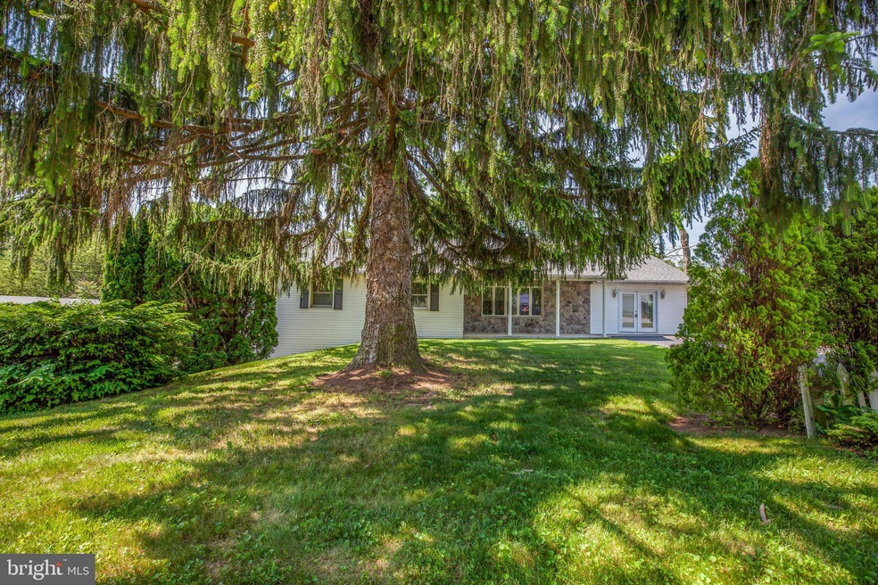 14398 Greenview Dr, Greencastle, PA 17225 - photo 1