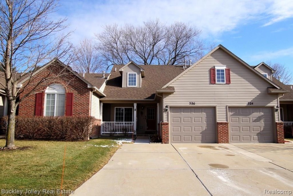 Beautiful Woodfield Square Home
