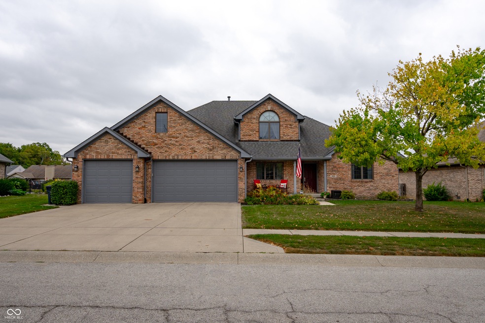 1323 Park Meadow Dr, Beech Grove, IN 46107 - photo 1