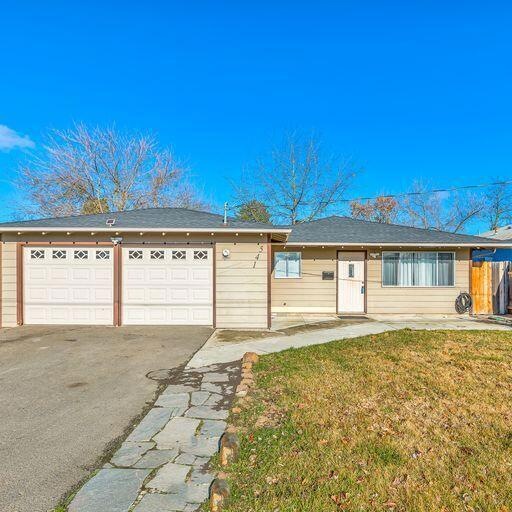 541 Cedar St, Central Point, OR 97502 - photo 1