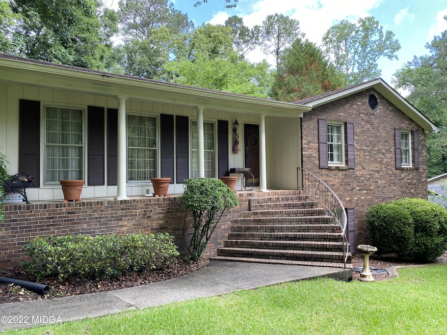 606 Commanche Drive