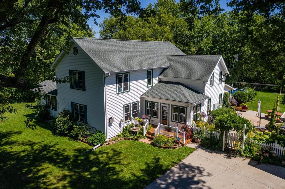 N22963 Linrude Rd, Ettrick, WI 54627 - photo 1