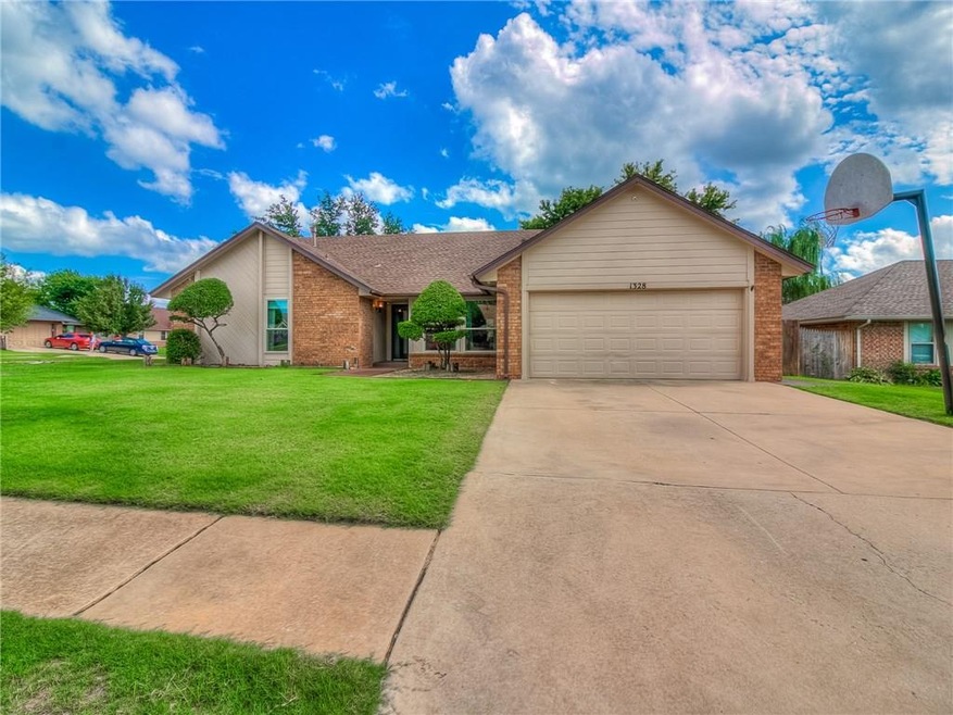1328 NE 22nd St, Moore, OK 73160 - photo 1