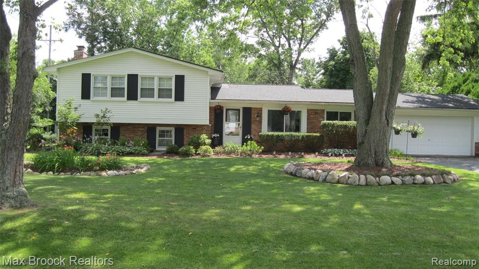 FRONT YARD VIEW