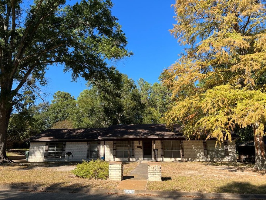 832 Mockingbird Ln, Nacogdoches, TX 75964 - photo 1