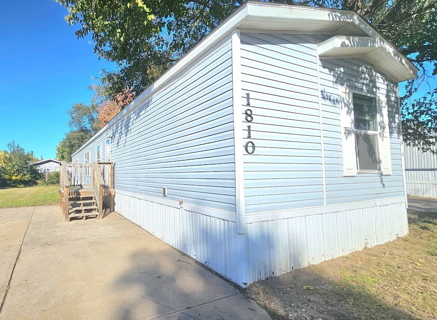 1810 E Lockwood St, Wichita, KS 67216 - photo 1