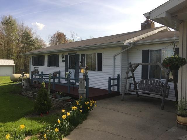 1229 N Hoover Ave, Gladwin, MI 48624 - photo 1