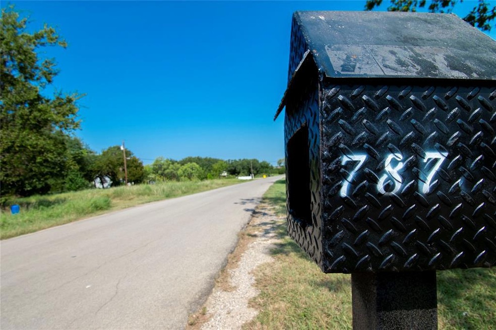 787 Lois Cir, Granbury, TX 76049 - photo 1