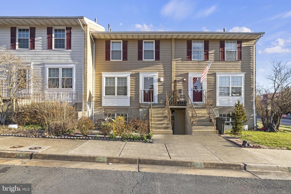 9495 Linden Leaf Ct, Fairfax, VA 22031 - photo 1