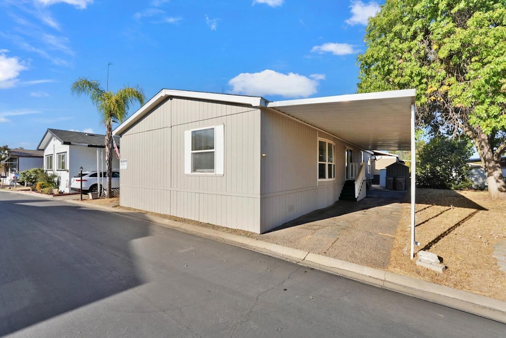 336 E Alluvial Ave unit 300, Fresno, CA 93720 - photo 1