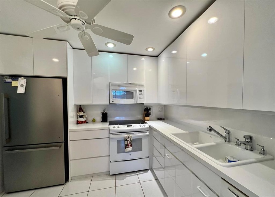 159 Plymouth V, West Palm Beach, FL 33417 - photo 1