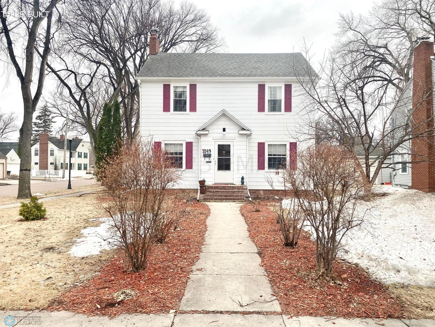 1549 8th St S, Fargo, ND 58103 - photo 1