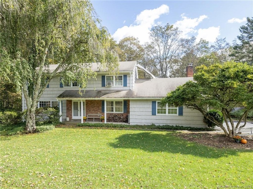 572 Erskine Rd, Stamford, CT 06903 - photo 1