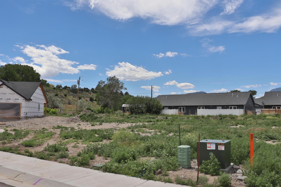 907 Beaver Ct, Cody, WY 82414 - photo 1