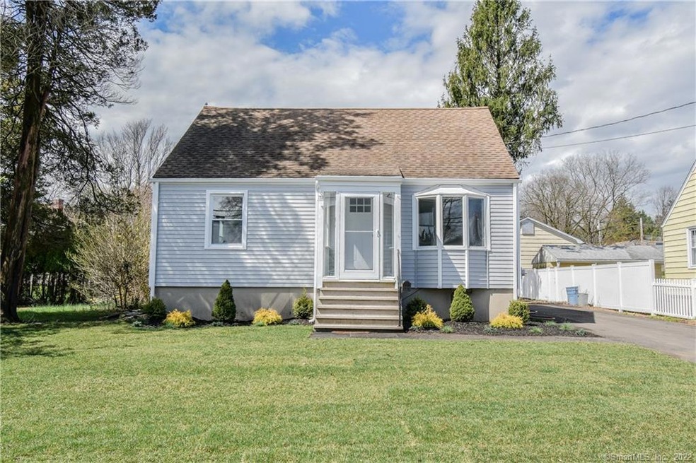 488 S Pine Creek Rd, Fairfield, CT 06824 - photo 1