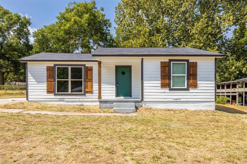 219 E Acheson St, Denison, TX 75021 - photo 1