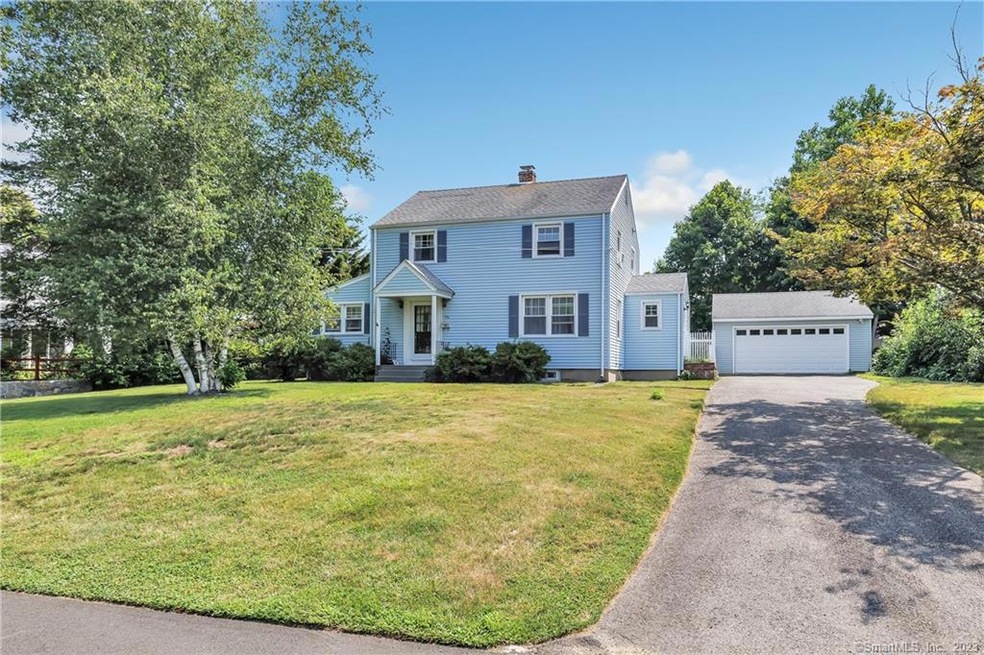 796 Chickadee Ln, Stratford, CT 06614 - photo 1