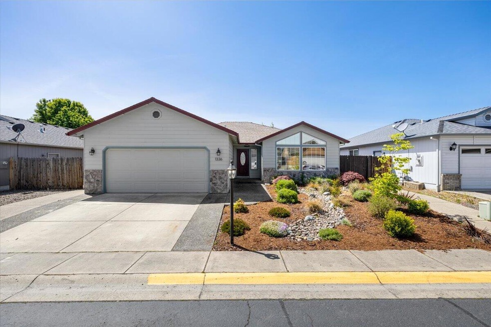 1336 Hawk Dr, Central Point, OR 97502 - photo 1