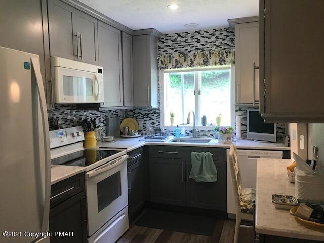 110 Duck Hollow Cir, Stroudsburg, PA 18360 - photo 1