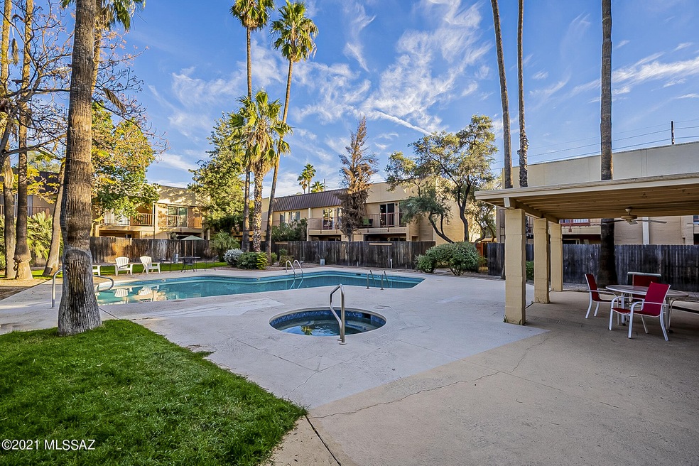 Pool/spa around the corner from unit!
