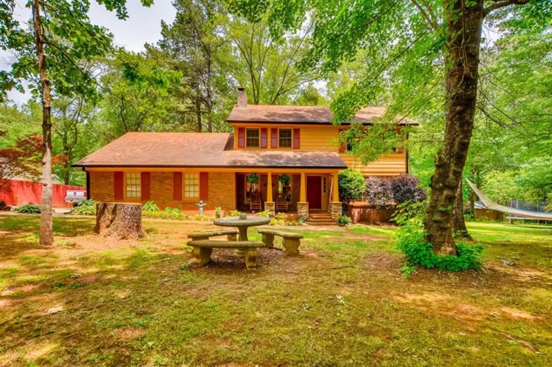 Country Living Home with 4 Bedrooms and 3 Full Bat