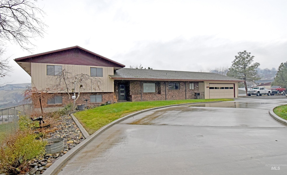 1045 Post Ln, Clarkston, WA 99403 - photo 1