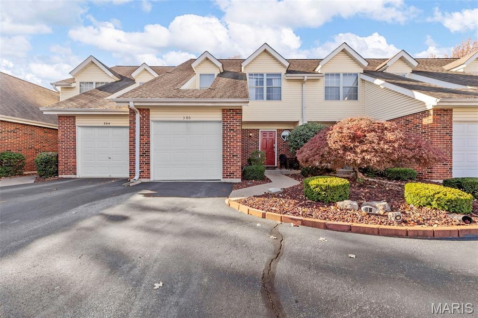 306 Crown Colony Ct unit C, Saint Peters, MO 63376 - photo 1
