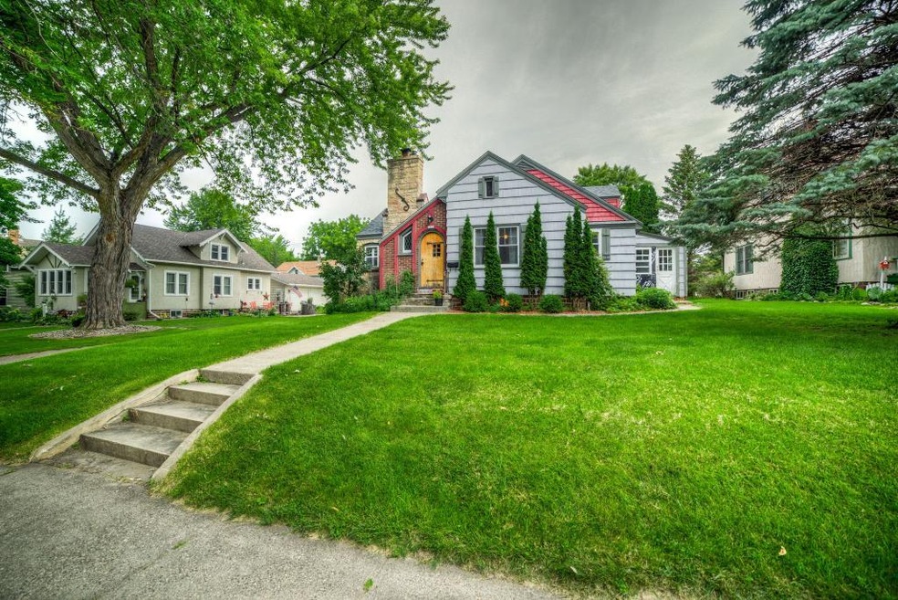 Welcome home to 1219 11th St E!