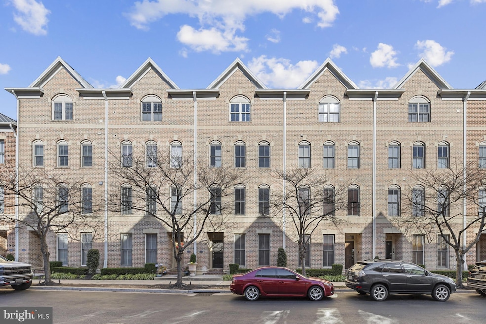 1256 Dockside Cir, Baltimore, MD 21224 - photo 1