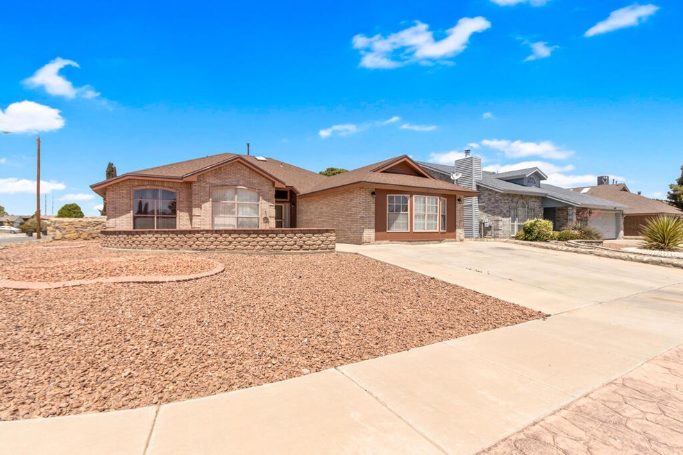 101 Lago Lindo Dr, Horizon City, TX 79928 - photo 1