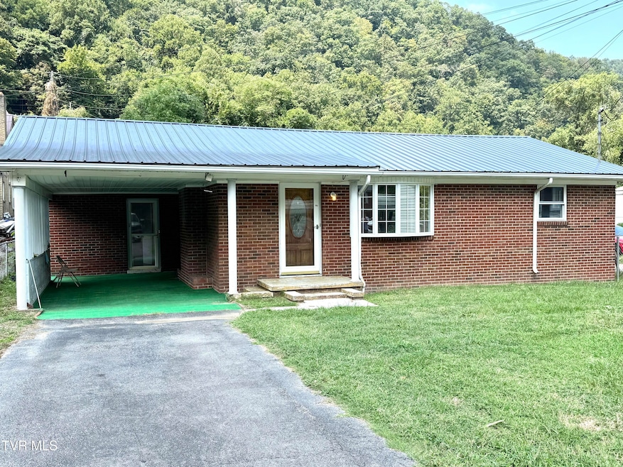 1104 Little Prater Rd, Grundy, VA 24614 - photo 1