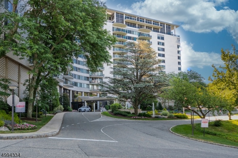 1 Claridge Dr unit 813, Verona, NJ 07044 - photo 1