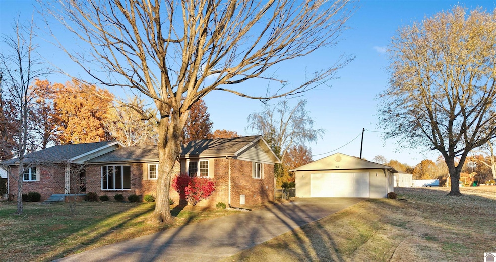 108 Mulberry St, Eddyville, KY 42038 - photo 1