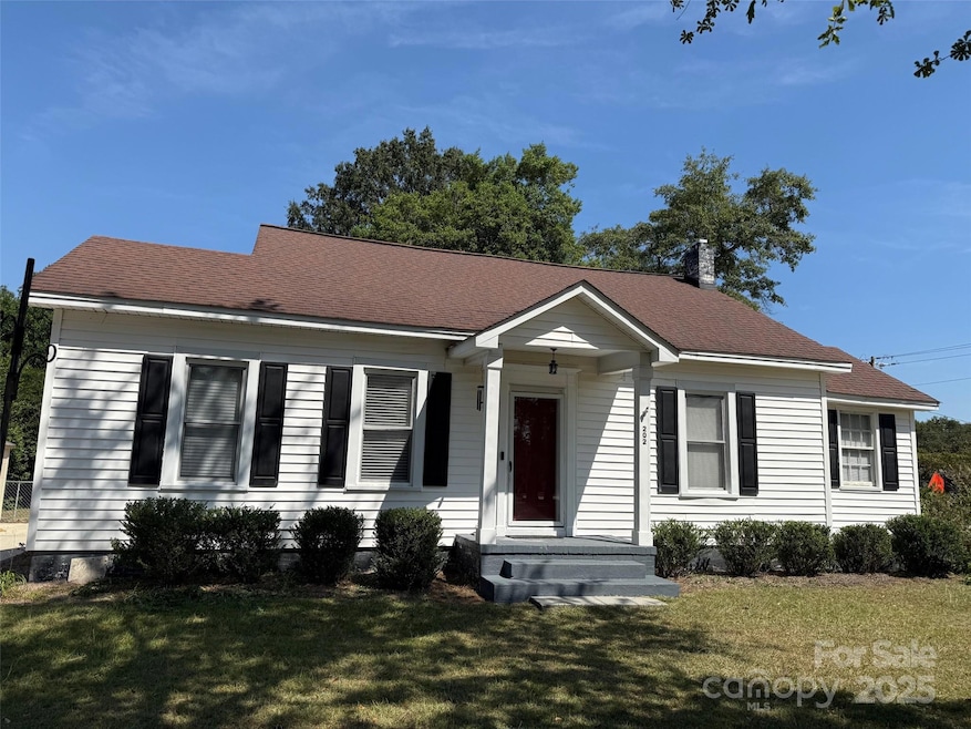 202 N Ingram St, Kershaw, SC 29067 - photo 1