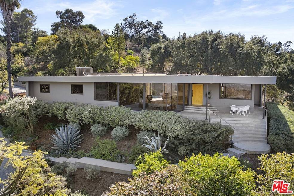 Sold $2,700,018 • Co-Listing Agent