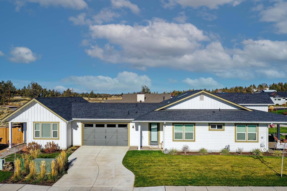 3573 SW 47th St, Redmond, OR 97756 - photo 1