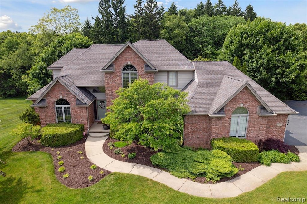 3468 High Hillcrest Dr, Howell, MI 48843 - photo 1