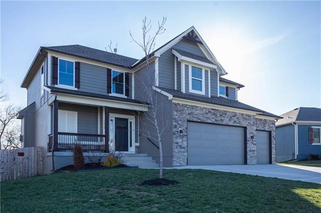 1919 Parkview Dr, Raymore, MO 64083 - photo 1