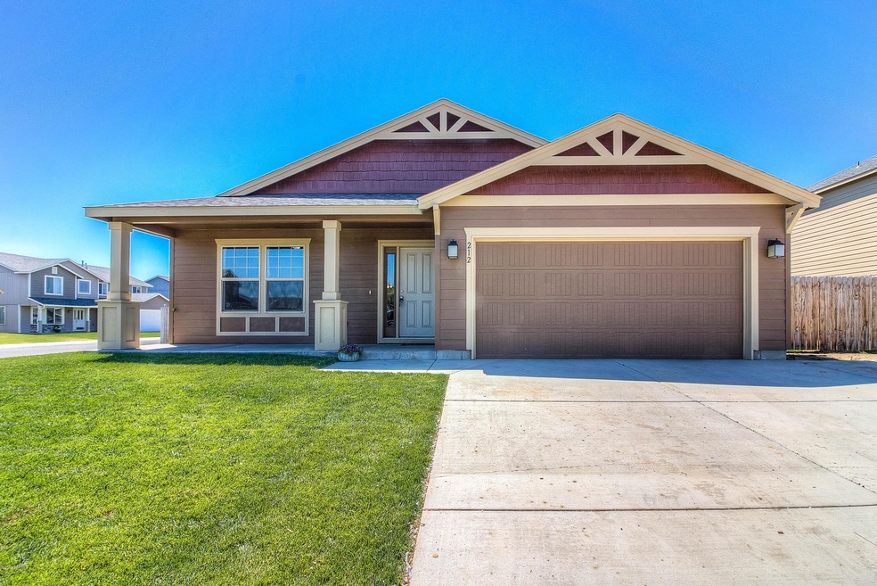 212 Golding Street - Moxee, WA 98936