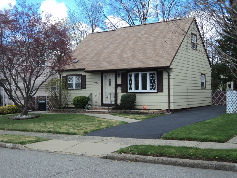 82 Brookwood Rd, Clifton, NJ 07012 - photo 1