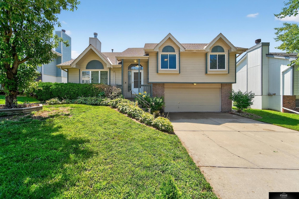 8311 Read St, Omaha, NE 68122 - photo 1